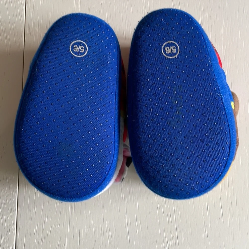Paw patrol unisex slippers size 5/6